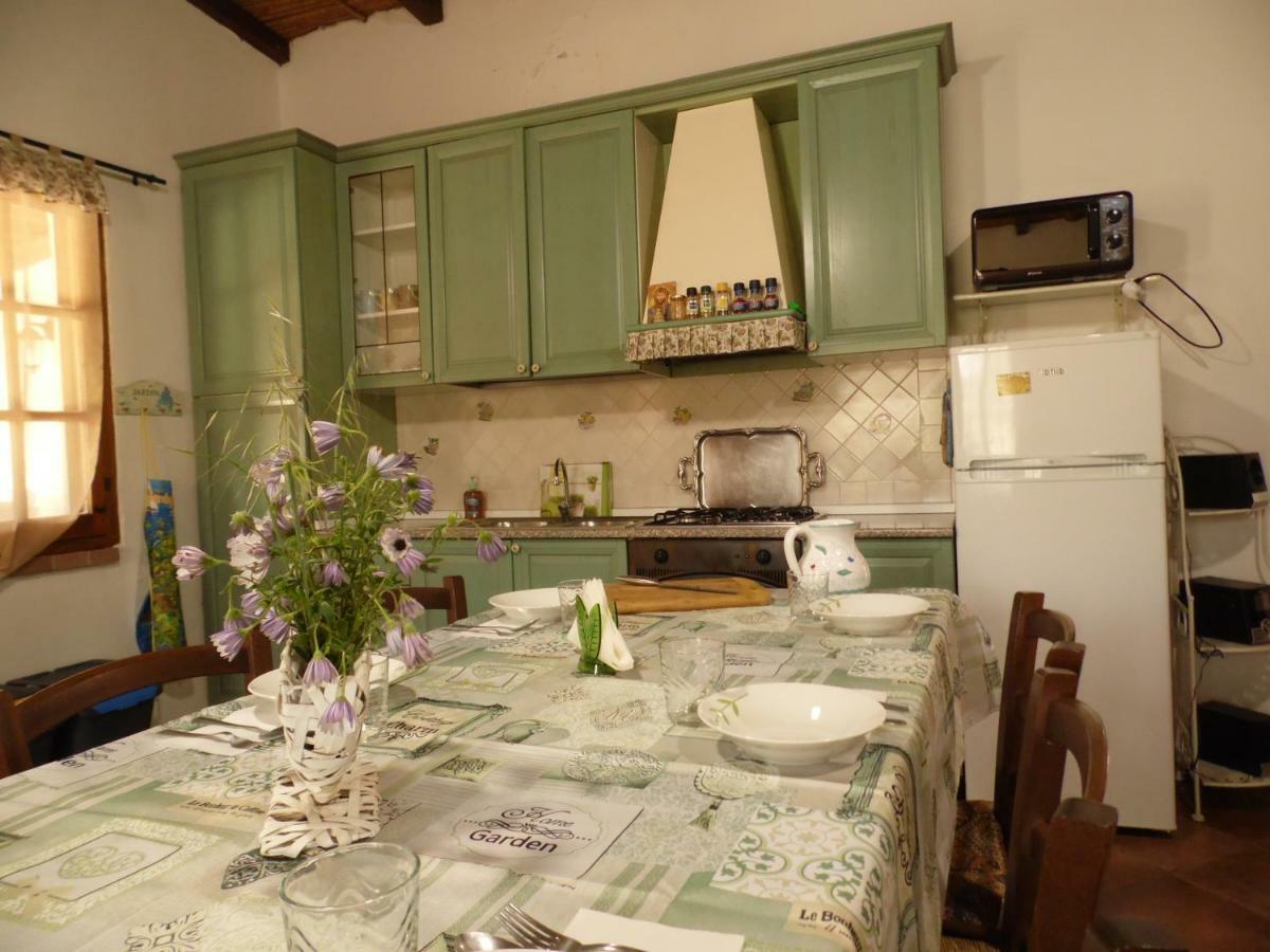 Villa L'Oleandro Oliena Eksteriør billede