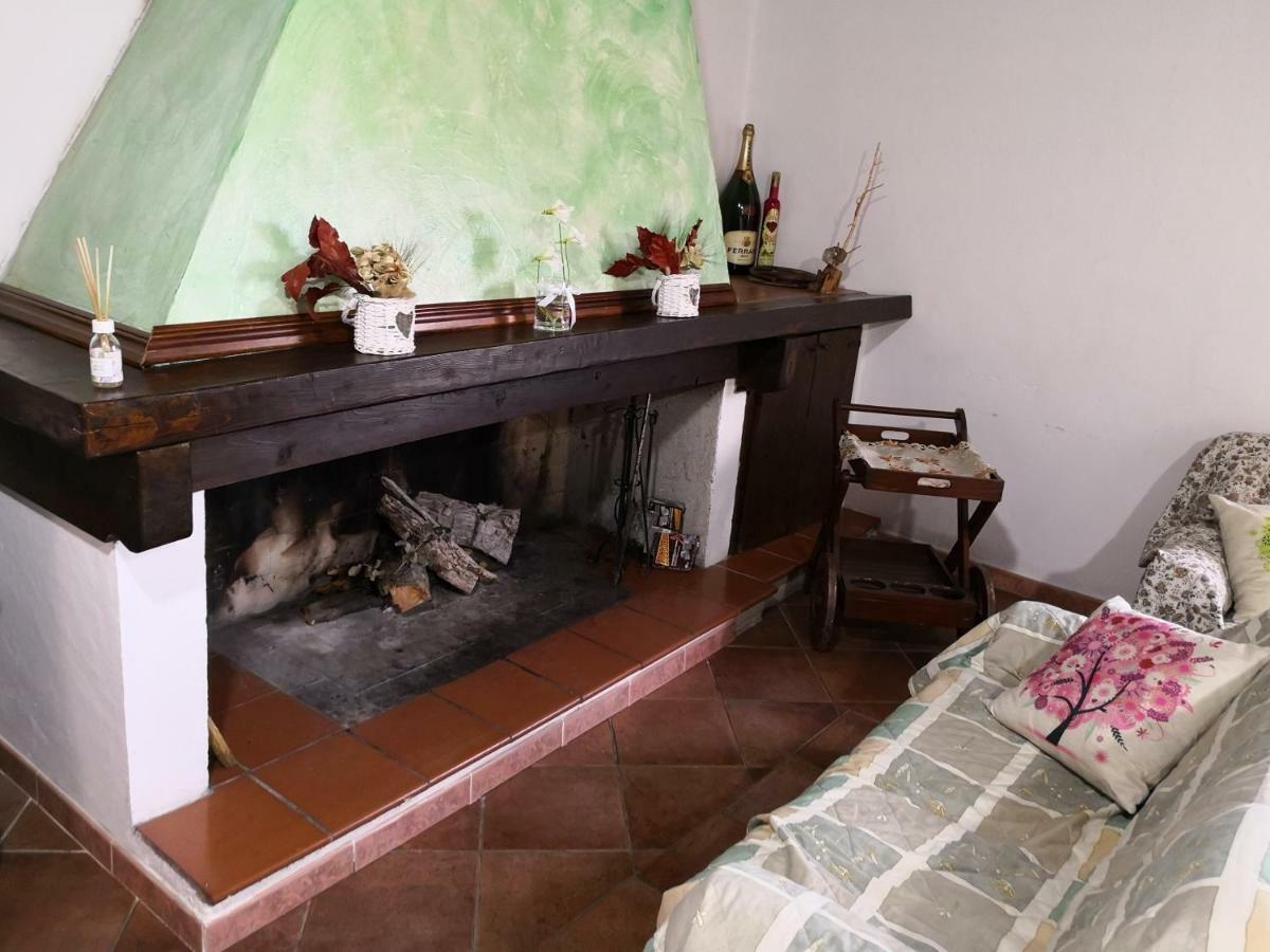 Villa L'Oleandro Oliena Eksteriør billede