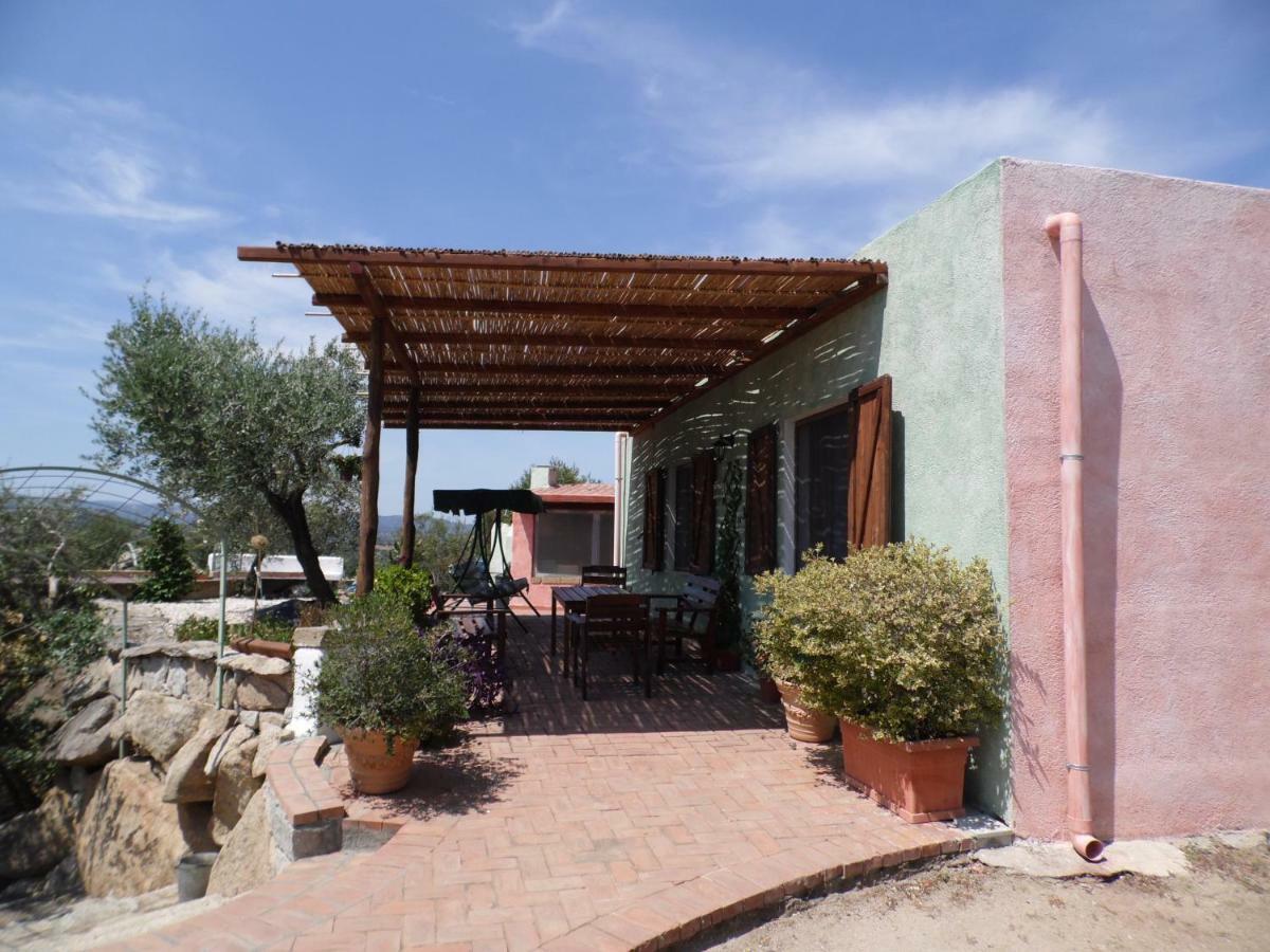 Villa L'Oleandro Oliena Eksteriør billede