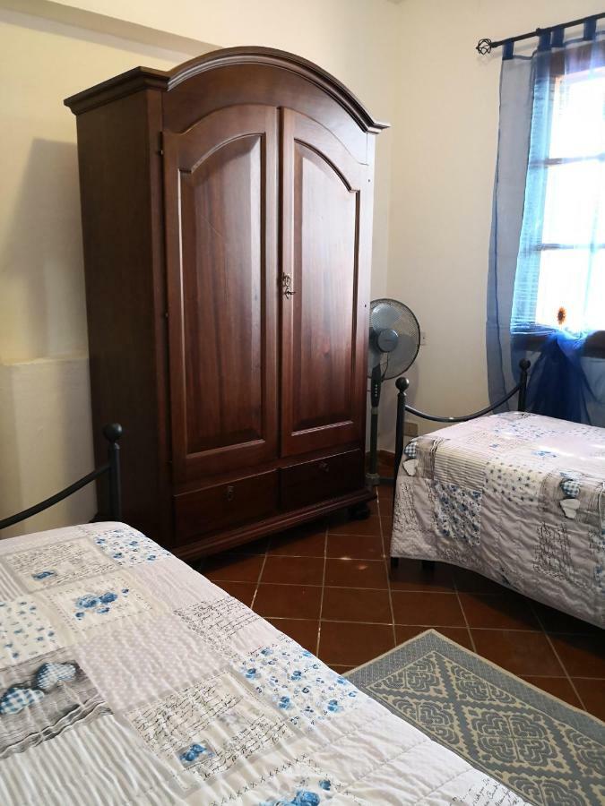Villa L'Oleandro Oliena Eksteriør billede