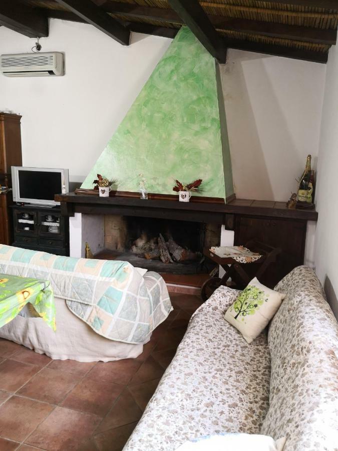 Villa L'Oleandro Oliena Eksteriør billede