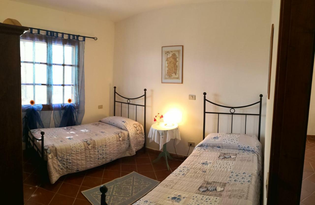 Villa L'Oleandro Oliena Eksteriør billede