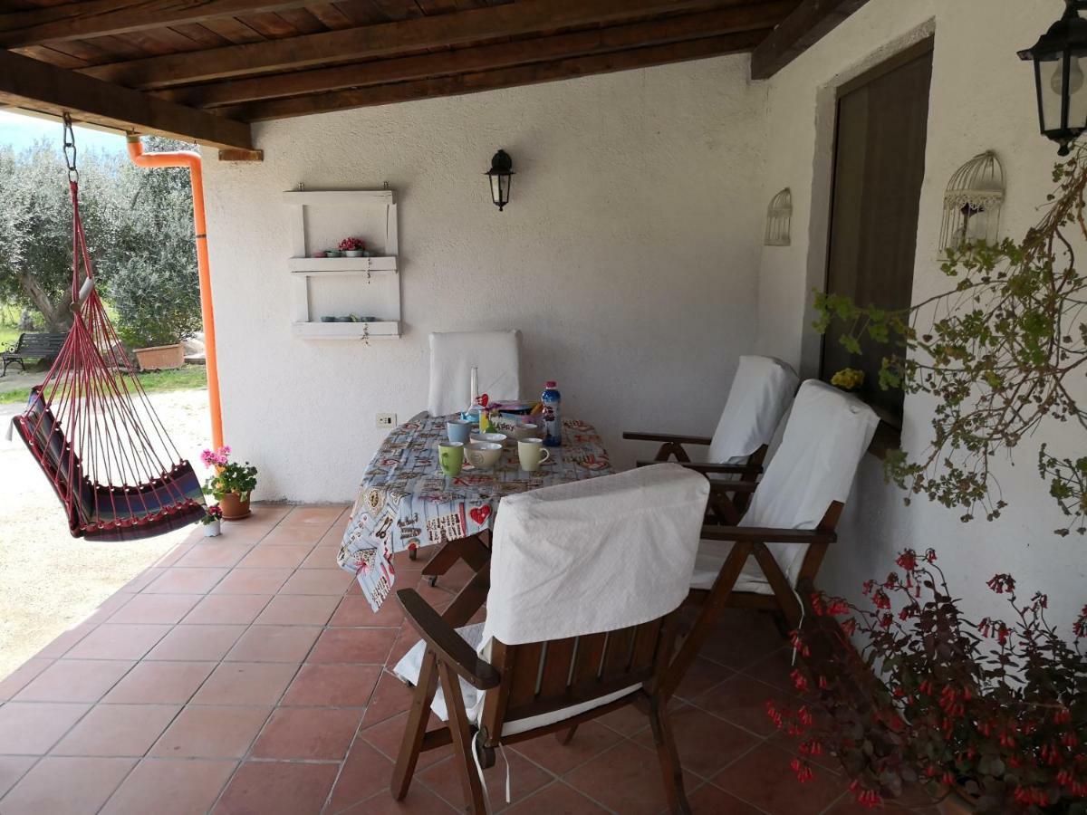 Villa L'Oleandro Oliena Eksteriør billede